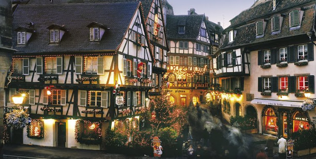 alt="Christmas towns,Christmas cities,Christmas,Christmas counties,best places in Christmas,Christmas decoration,Christmas colors,street, architecture,Strasbourg, France"