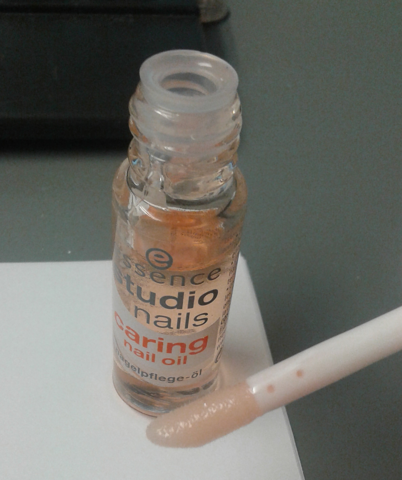 Review Caring nail oil de Essence Cosmetics Atos Innovation