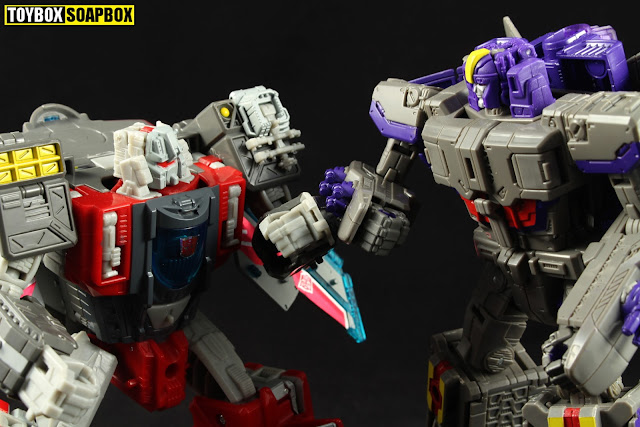 broadside vs astrotrain triple changers