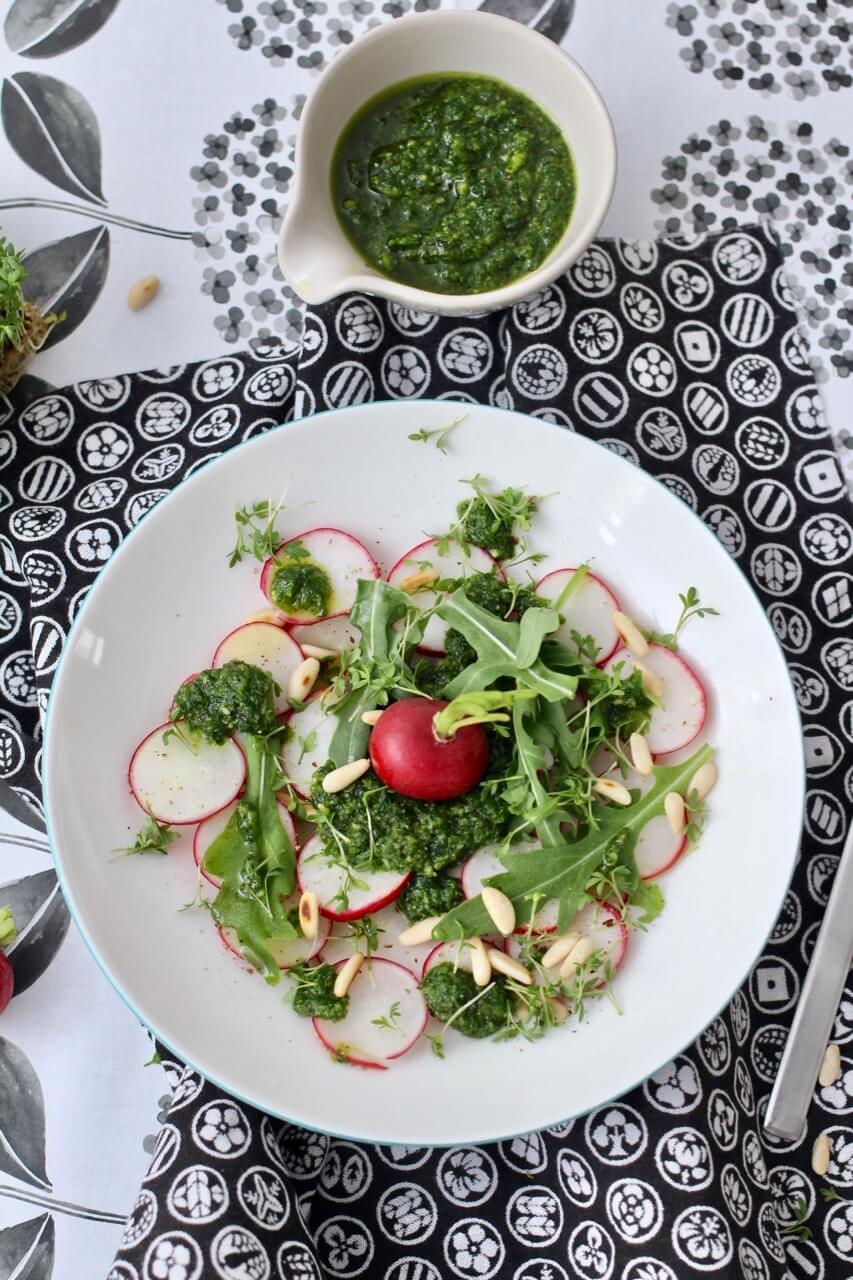 HOME OF HAPPY: KNACKIGER RADIESCHENSALAT MIT KRÄUTERDRESSING