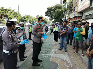 Ops Keselamatan, Kapolres Pelabuhan Turun Berbagi Masker, Imbau Warga Cegah Covid-19