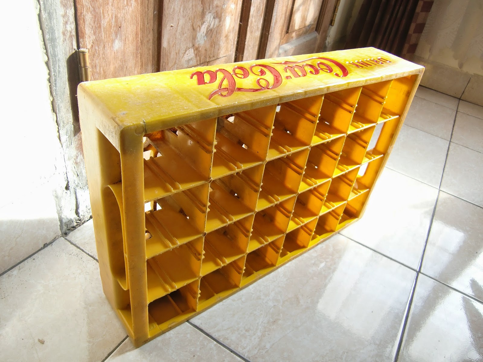 CILEGON ANTIK: Krat Djadul : Drink Coca Cola (Warna Kuning)