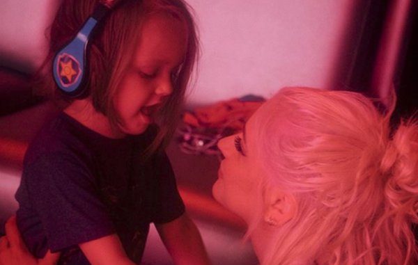 Christina Aguilera apoya a sus hijos en la industria de la música