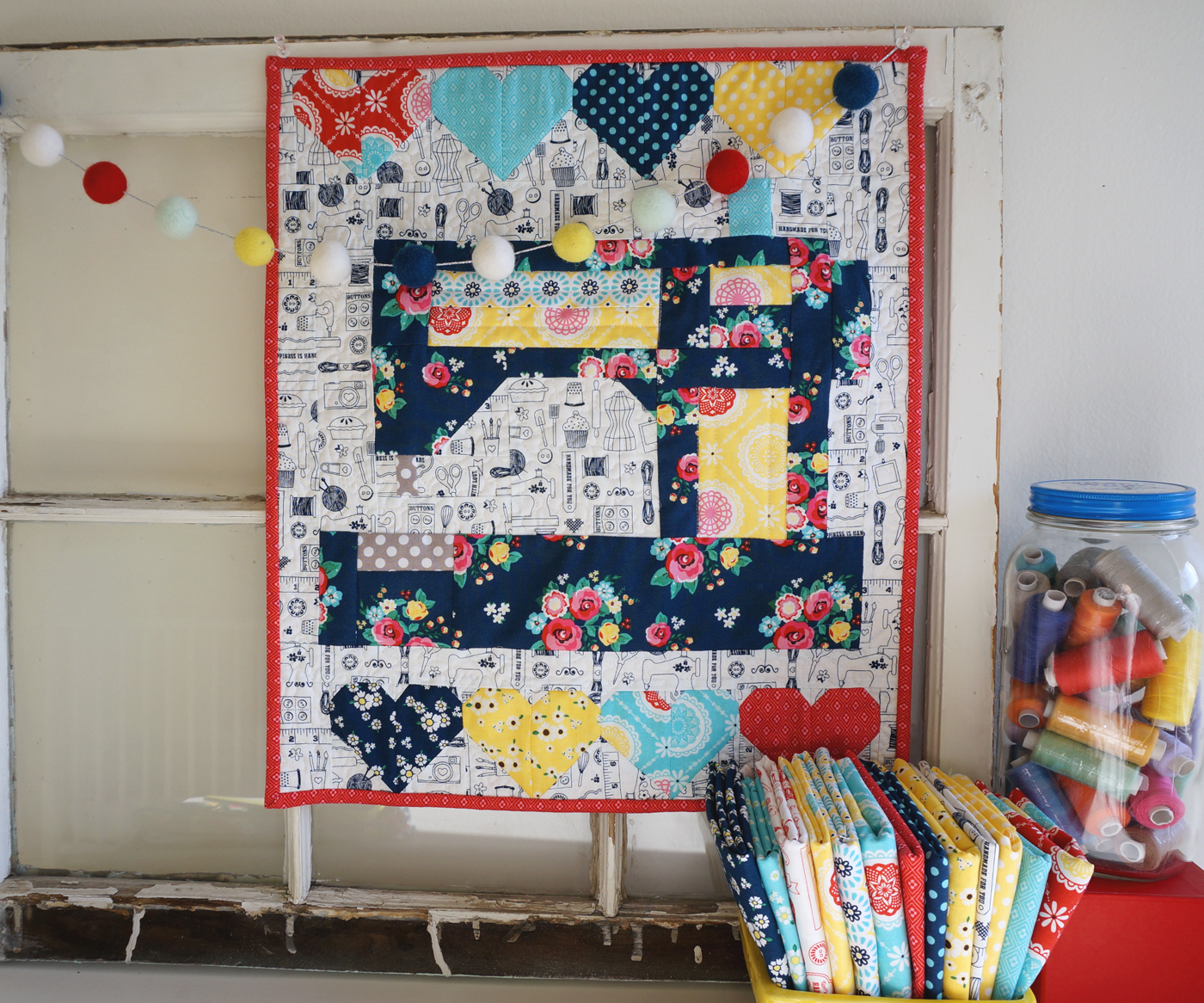 Ameroonie Designs: Sewing Machine Mini Quilt Ameroonie Designs: Sewing Machine Mini Quilt