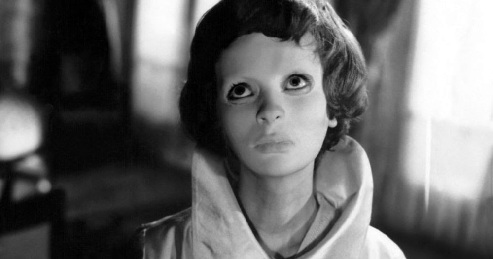 Scary Pictures From 1960 Horror Film ‘Eyes Without a Face’ (Les Yeux