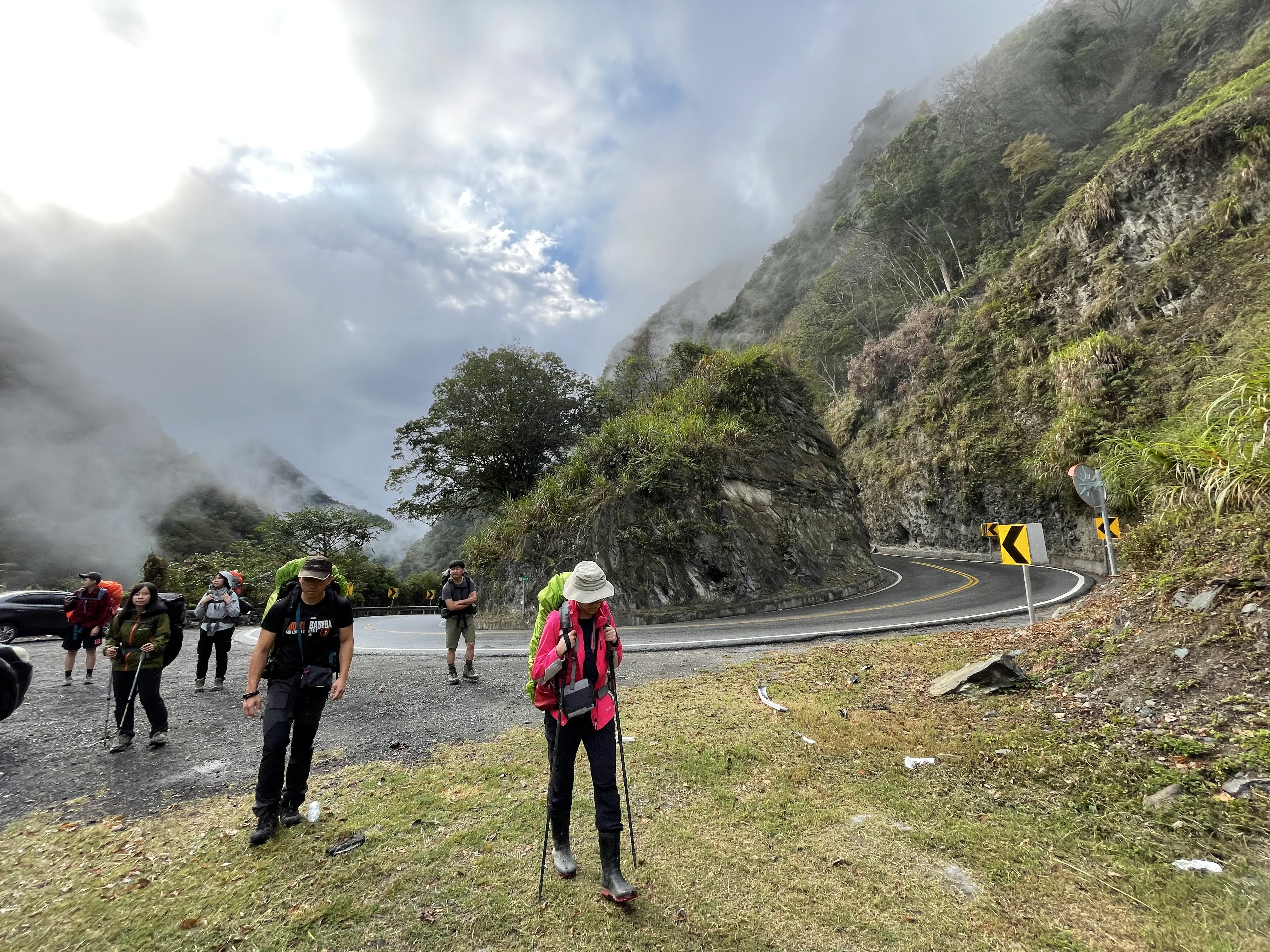 中橫公路迴頭彎開始攀登鍛鍊山