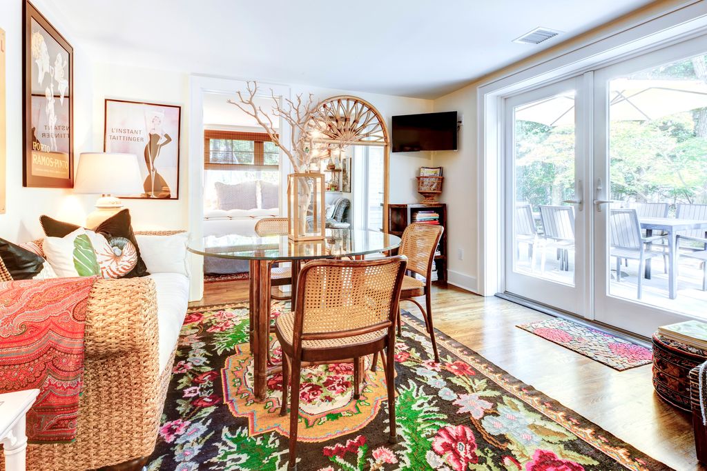 Sag Harbor Cottage (950 Sq Ft) [ TINY HOUSE TOWN ]