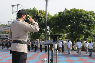 Kapolres Majalengka Berikan Penghargaan Kepada 39 Personil yang Berprestasi karena Mengungkap Berbagai Kasus Kapolres Majalengka Berikan Penghargaan Kepada 39 Personil yang Berprestasi karena Mengungkap Berbagai Kasus