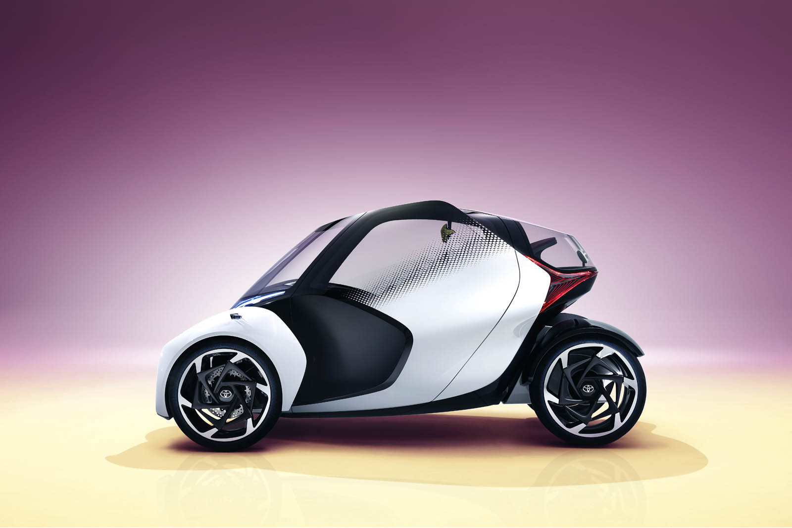 2017_Toyota_Concept_i-Tril_Static_10+cop