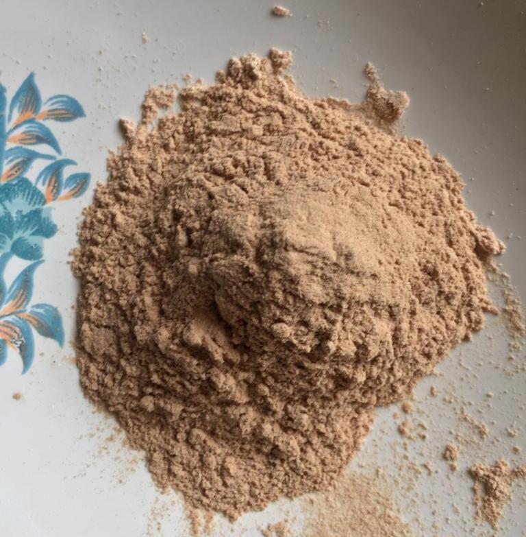 Dry onion flakes, & onion powder from IPUL Brand