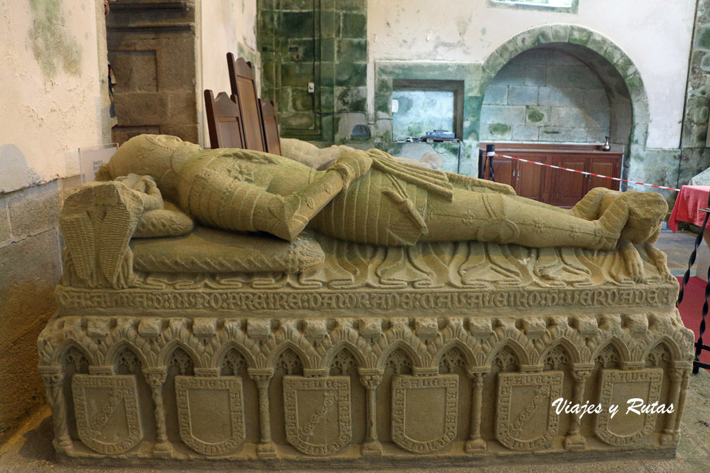 Esculturas funerarias de la iglesia de Monfero