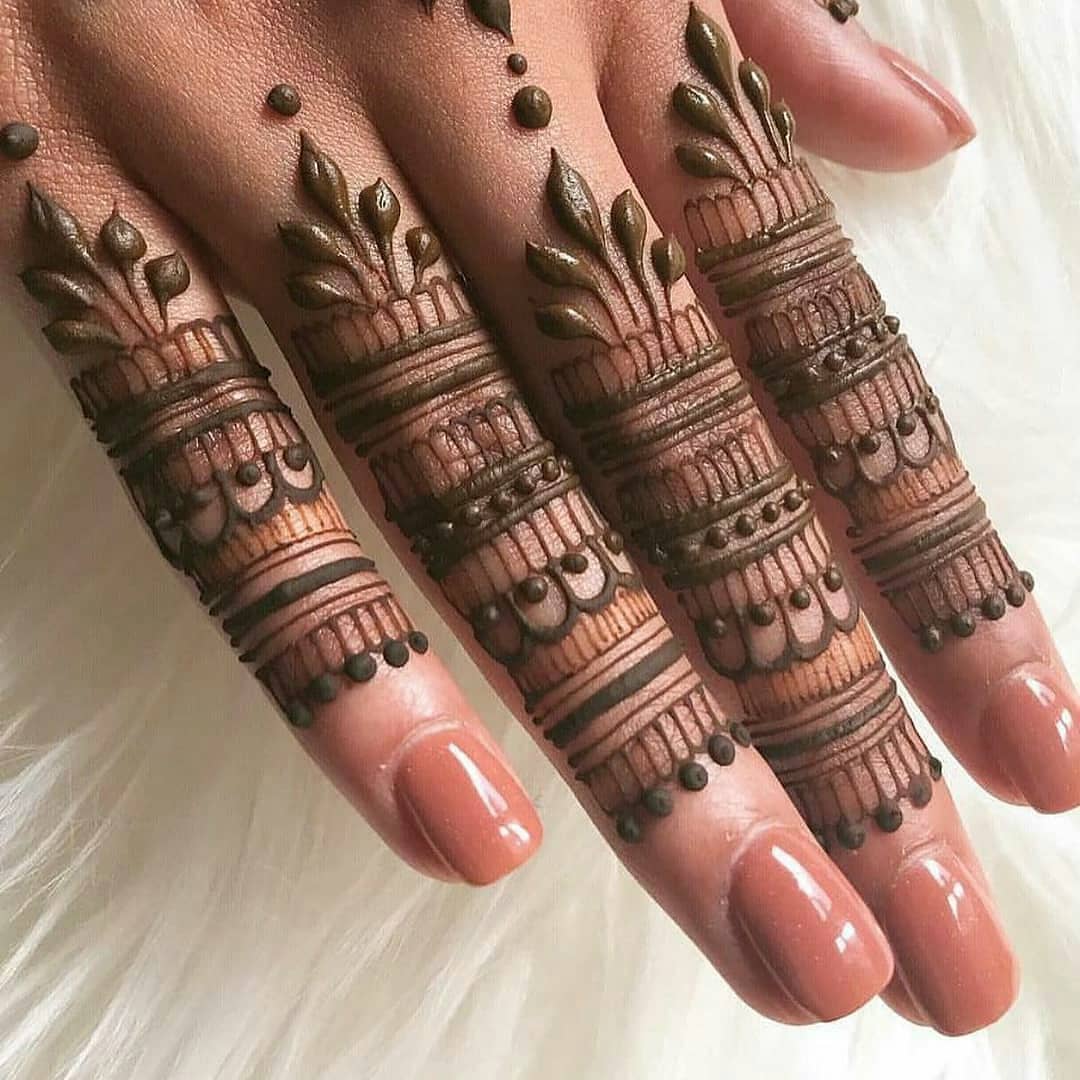 Simple Mehndi Designs 2021 to give yourself a unique touch | Daily ...