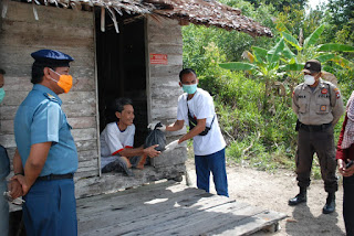 Wakapolda Kepri Berikan Bantuan Sembako Untuk 4 Desa di Kecamatan Selayar