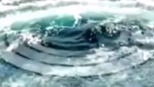 UFOs Disappearing Into The Oceans Remains A Mystery  Ufo%2Buso%2Bunderwater%2Bbase