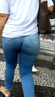 Señora buenas caderas jeans apretados