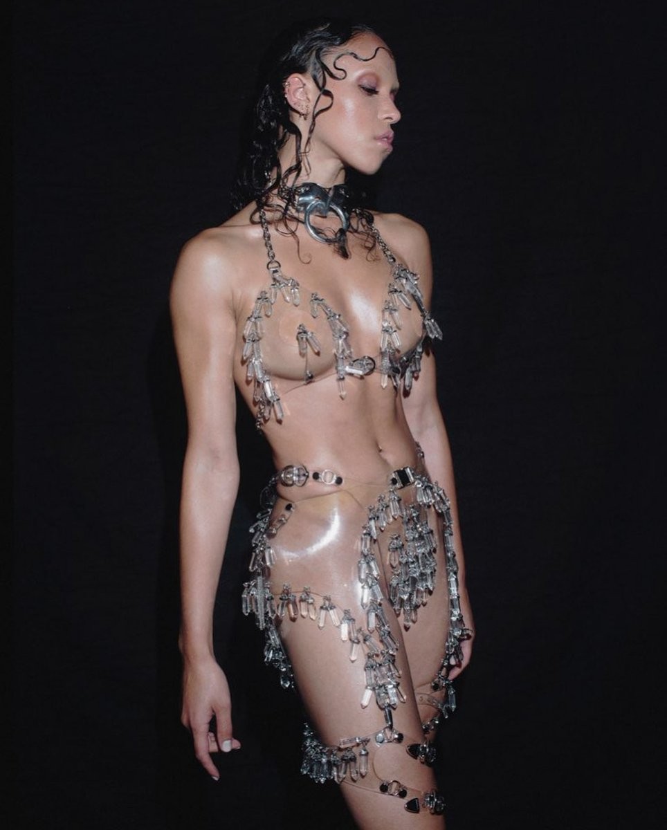 Topless fka twigs FKA Twigs: