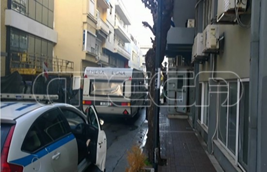 Αλεξανδρούπολη: Σε αυτό το τροχόσπιτο έκρυβε 200.000 σφαίρες, καλάσνικοφ και διόπτρες! Χειροπέδες στον Κούρδο!  