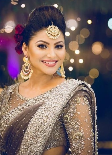 20 Simple Juda Hairstyles for Wedding Sarees and Lehengas