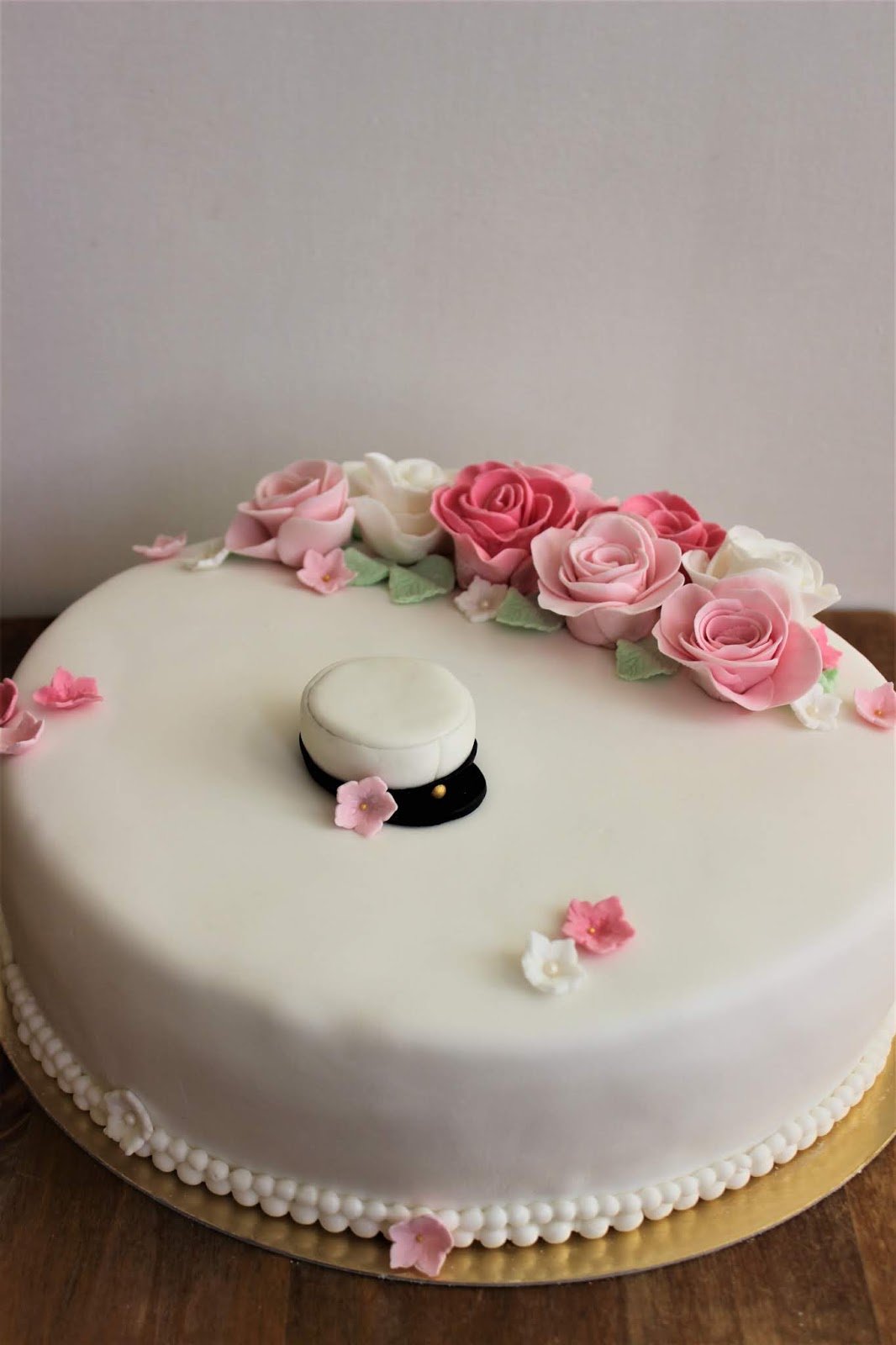 Taikinainen Kakkuja ylioppilaalle