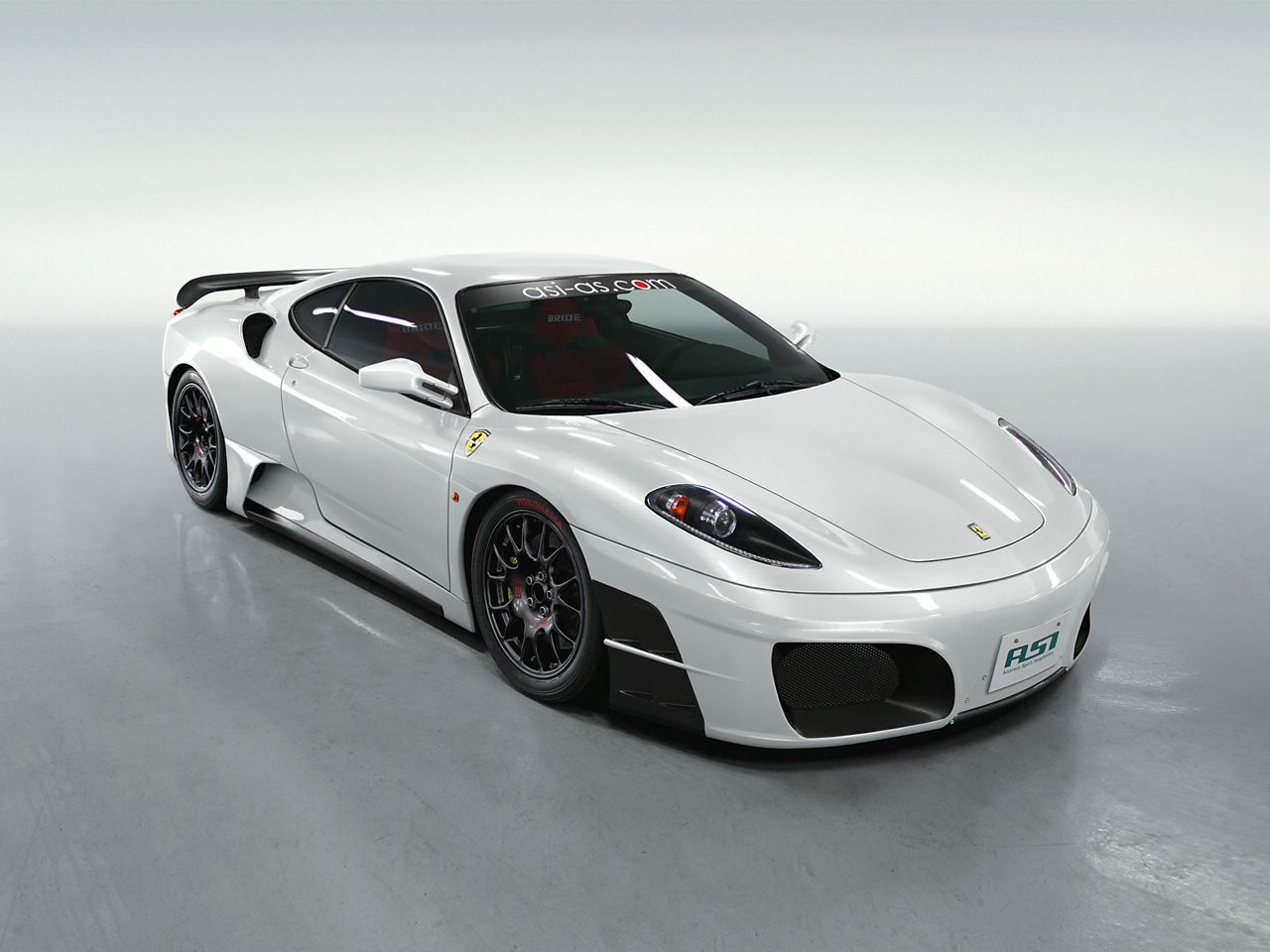 Как выглядит машина ferrari