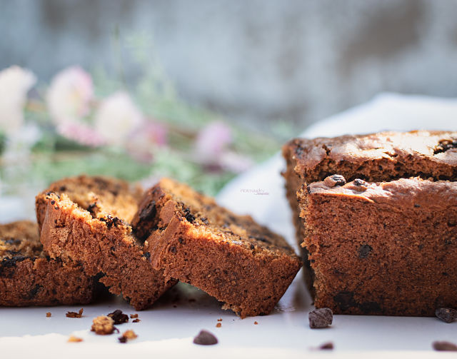 bizcocho-vegano-de-yogur-con-pepitas-de-chocolate-detalle