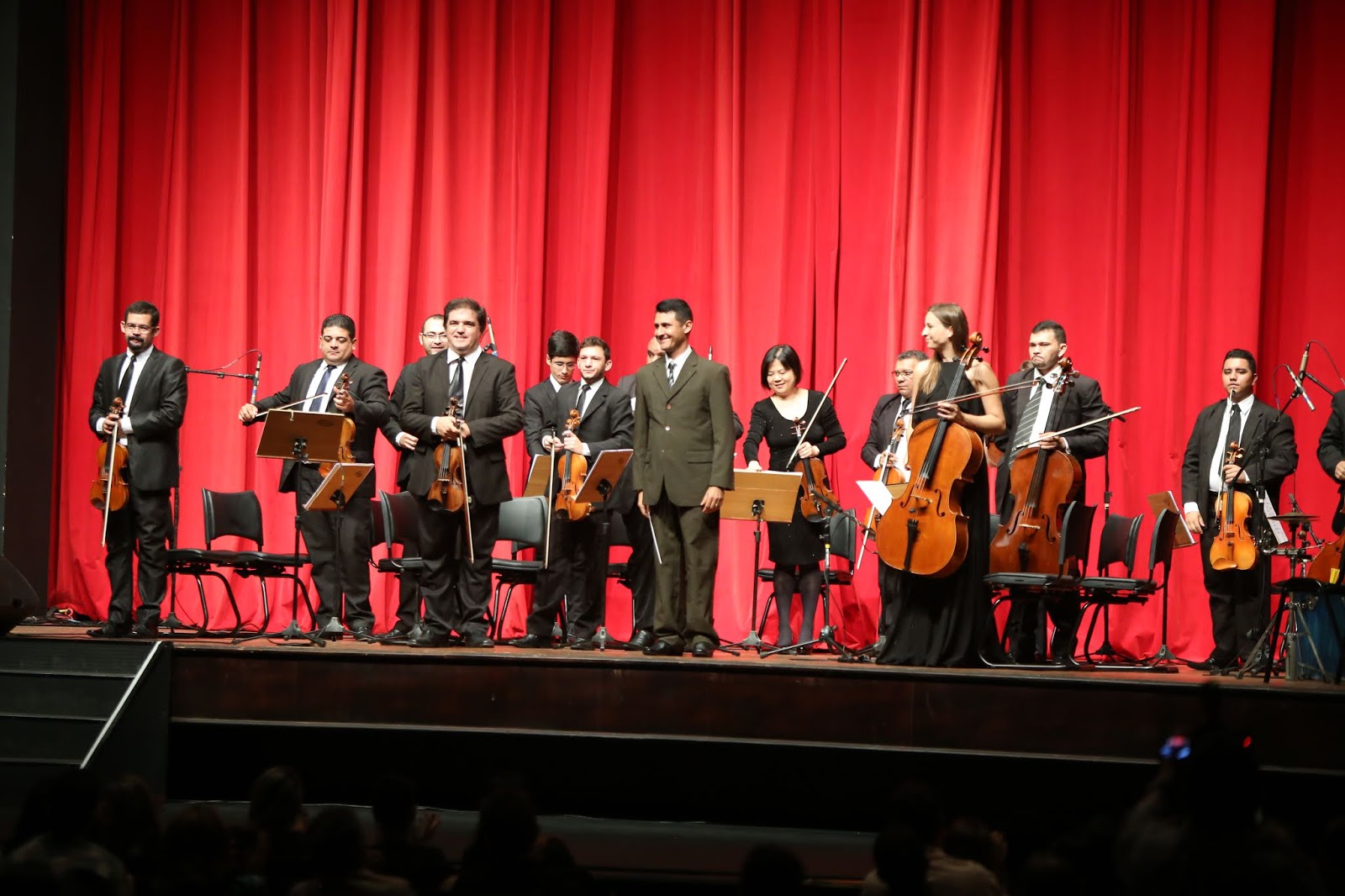 Orquestra de Câmara de Curitiba emociona pacientes e funcionários