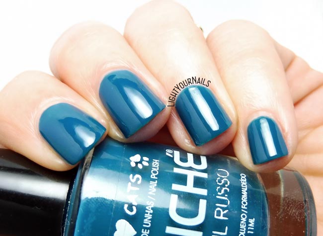 Smalto blu Clichè Azul Russo blue nail polish