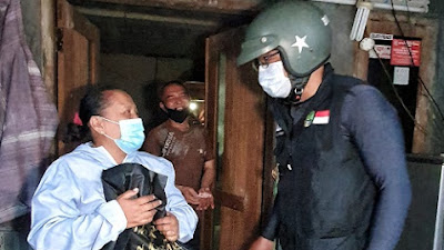 Ridwan Kamil Rayakan Iduladha dengan Bagikan Bantuan kepada Masyarakat