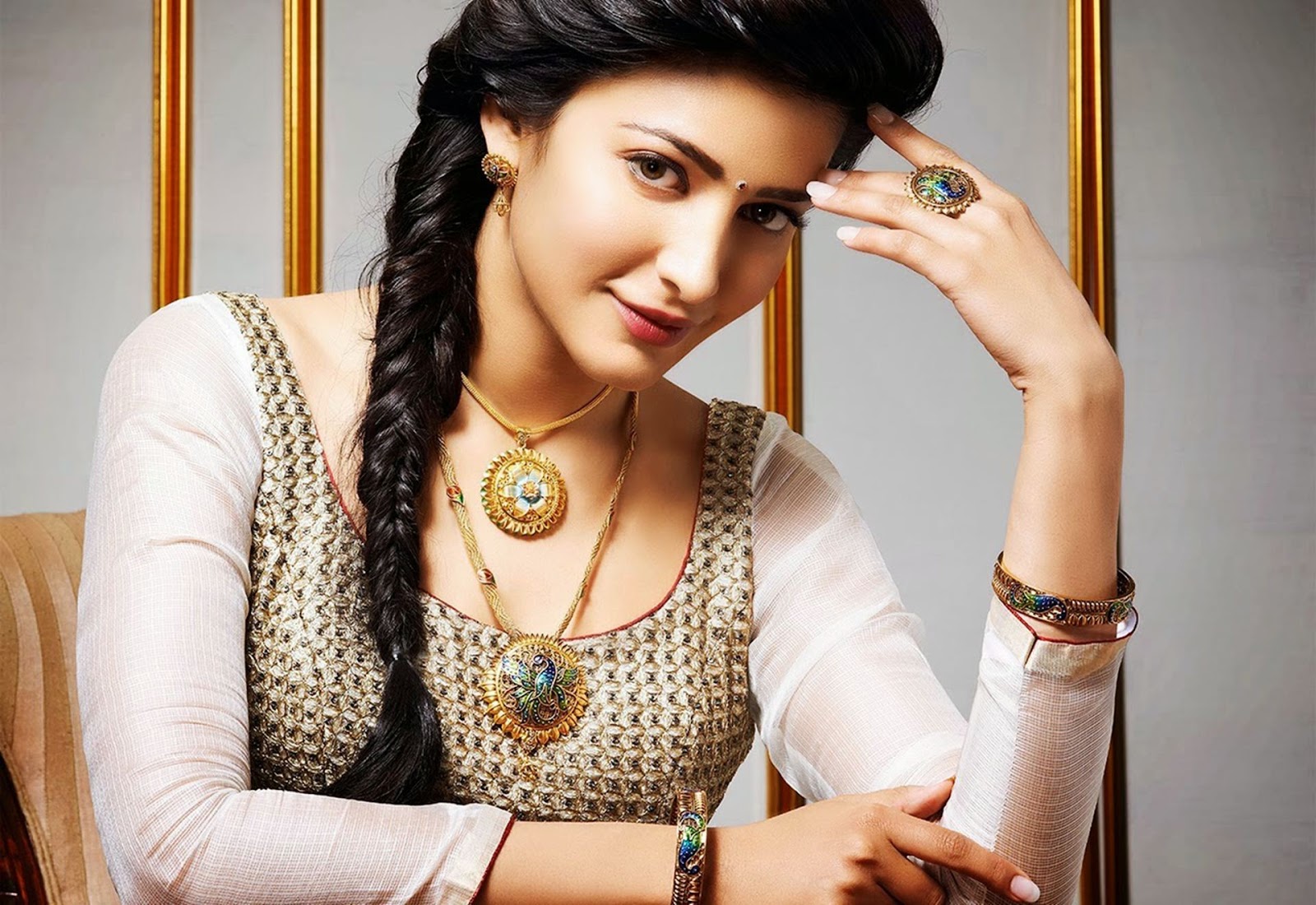Celebritie Official Shruti Haasan Height Weight Age