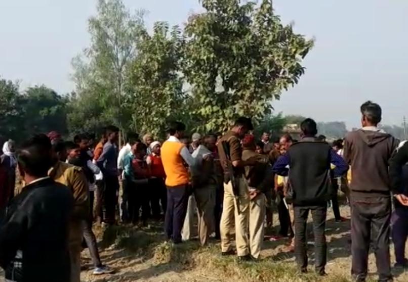 शाम को दोस्तों के साथ गया पार्टी में सुबह पेड़ से लटकता मिला शव, परिजनों ने लगाया हत्या का आरोप - सुल्तानपुर टाइम्स - हिंदी समाचार, Hindi News, आज ...