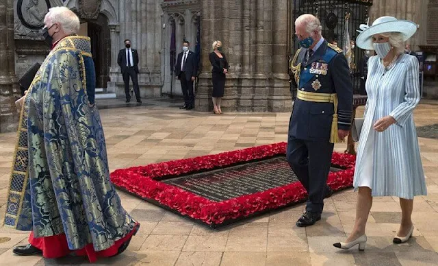 Duchess of Cornwall wore a striped dress by Bruce Oldfield. Duchess wore her pearl necklace and her RAF brooch