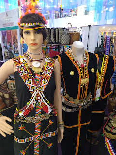 mall suria sabah suriasabah membeli belah kota kinabalu KK sabah malaysia kraf tekstil kain adat destar dastar tanjak kadasan dusun dayak tenun songket sarawak pua kumbu ringgit mall suria sabah suriasabah membeli belah kota kinabalu KK sabah malaysia kraf tekstil kain adat destar dastar tanjak kadasan dusun dayak tenun songket sarawak pua kumbu ringgit