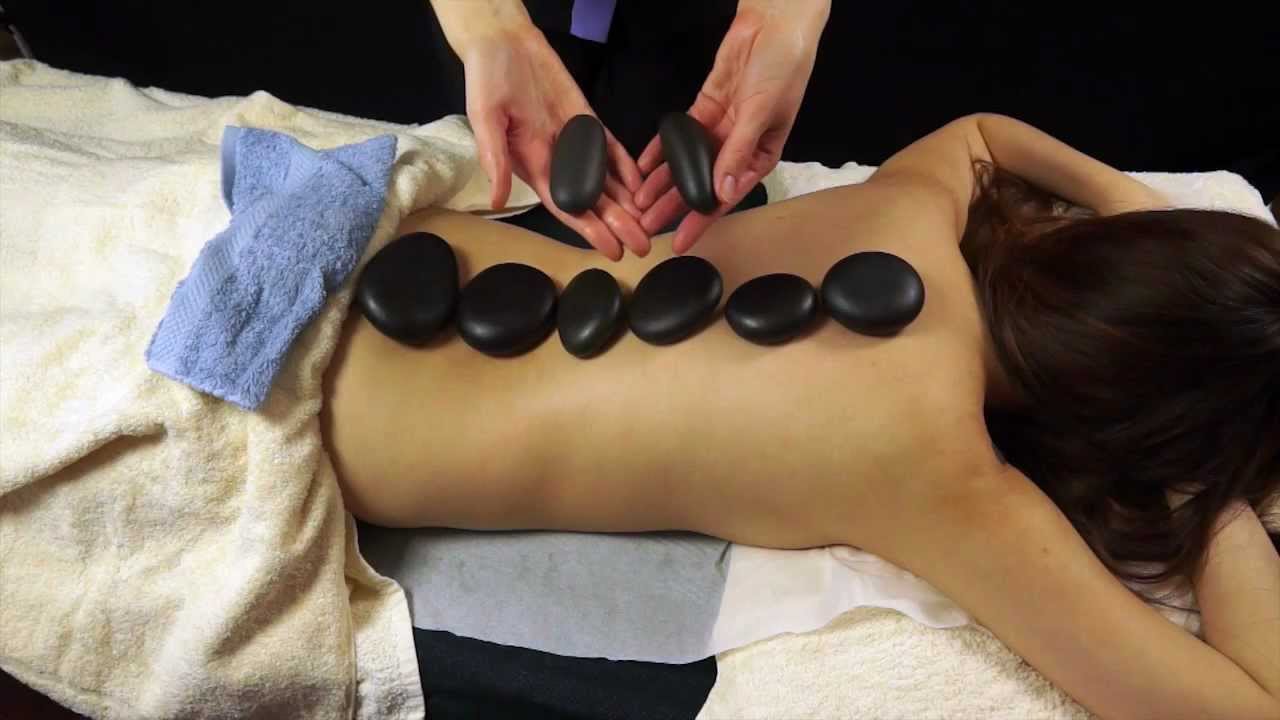 Реальная камера массажном. Массаж горячими камнями (Stone massage). Стоунтерапия нефритом. Стоунтерапия камни. Стоунтерапия массаж горячими камнями.