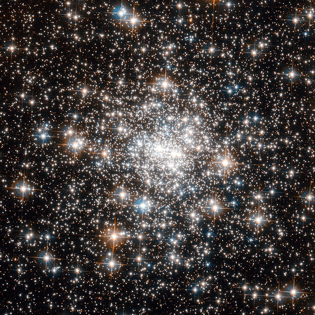 The Core of Globular Cluster NGC 6642 as seen by Hubble