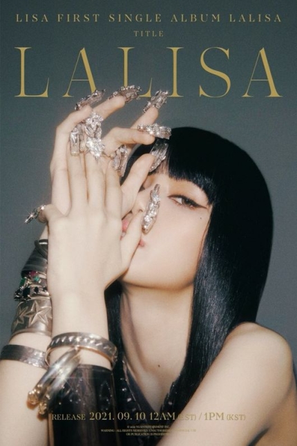 BLACKPINK Lisa's solo single album "LALISA" surpassed 700,000 pre-orders in four days, Knetz amazed of it. 
