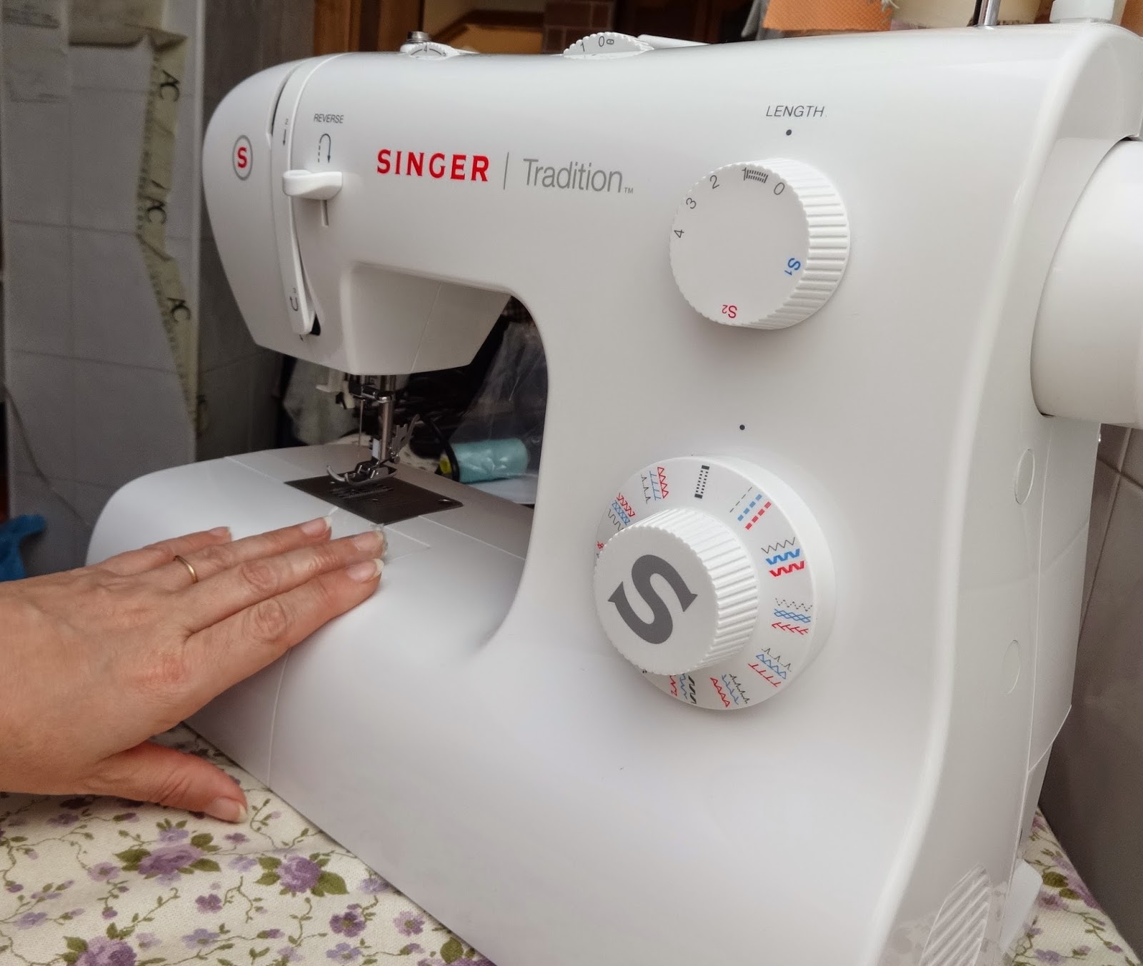Anilegra moda para muñecas: Aprender a coser a máquina Singer TRADITION