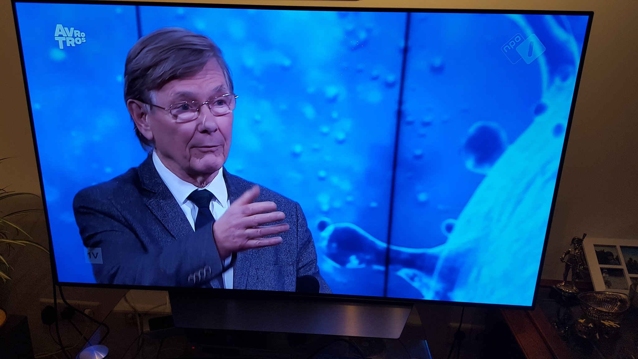 Blik Op NOSjournaal Staats TV krijgt geen genoeg van de Man van 6 Miljoen.