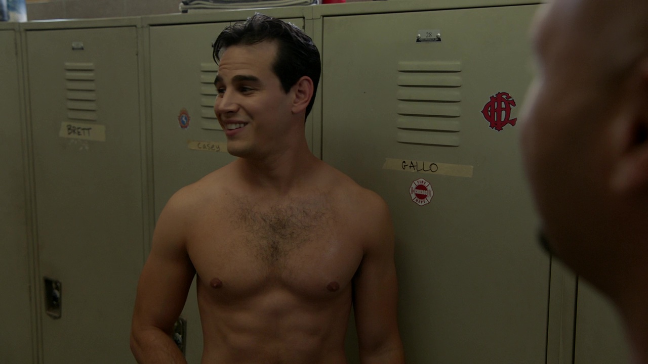 ausCAPS: Alberto Rosende shirtless in Chicago Fire 8-07.