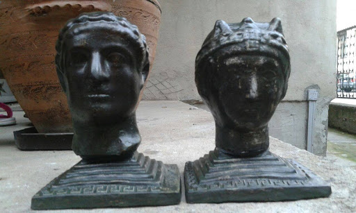 mala bista Car Konstantin i Carica Teodora, izrađena od jakog materijala,visina 13 cm,