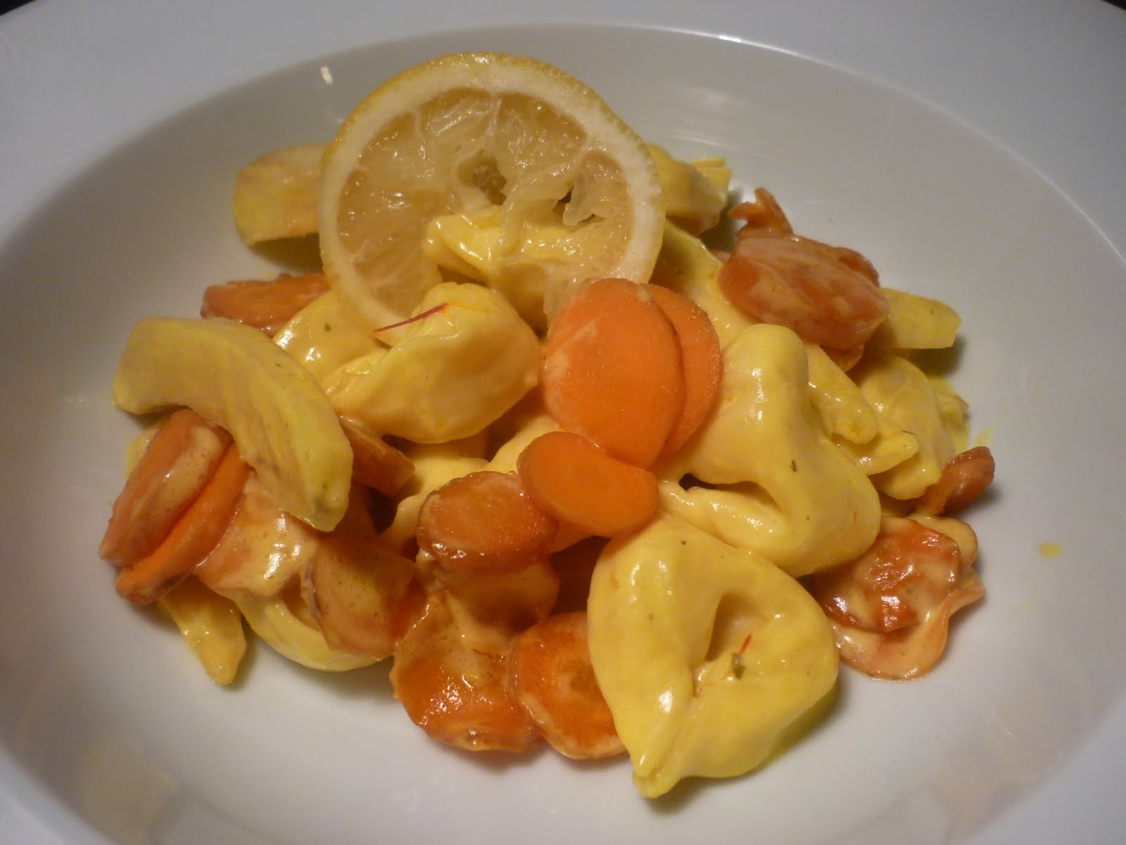 estrellacanela: Käsetortellini mit Safran-Ingwer-Sauce und vanilliges ...