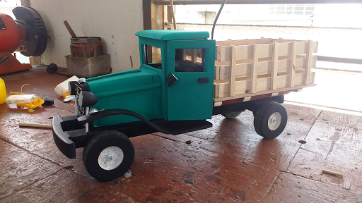 Camion en madera