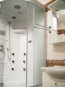 В комнате устанавливается санузел, душевая кабина или ванная.