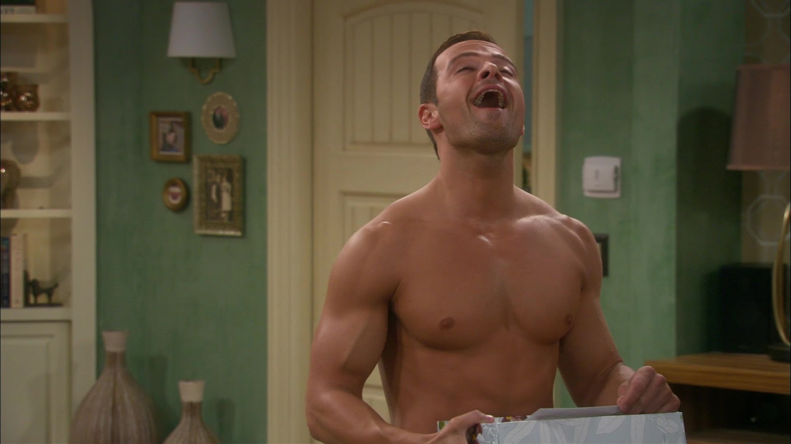 Joey Lawrence shirtless in Melissa & Joey 2-04 "All Up in My Busin...