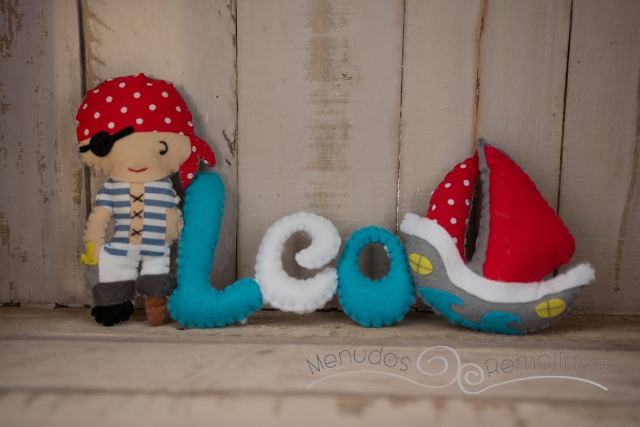 Nombre pirata y barco - Leo