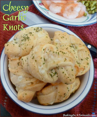 Cheesy Garlic Knots work perfectly with soup, salad, or as a side dish for any dinner. | recipe developed by www.BakingInATornado.com | #recipe #bread