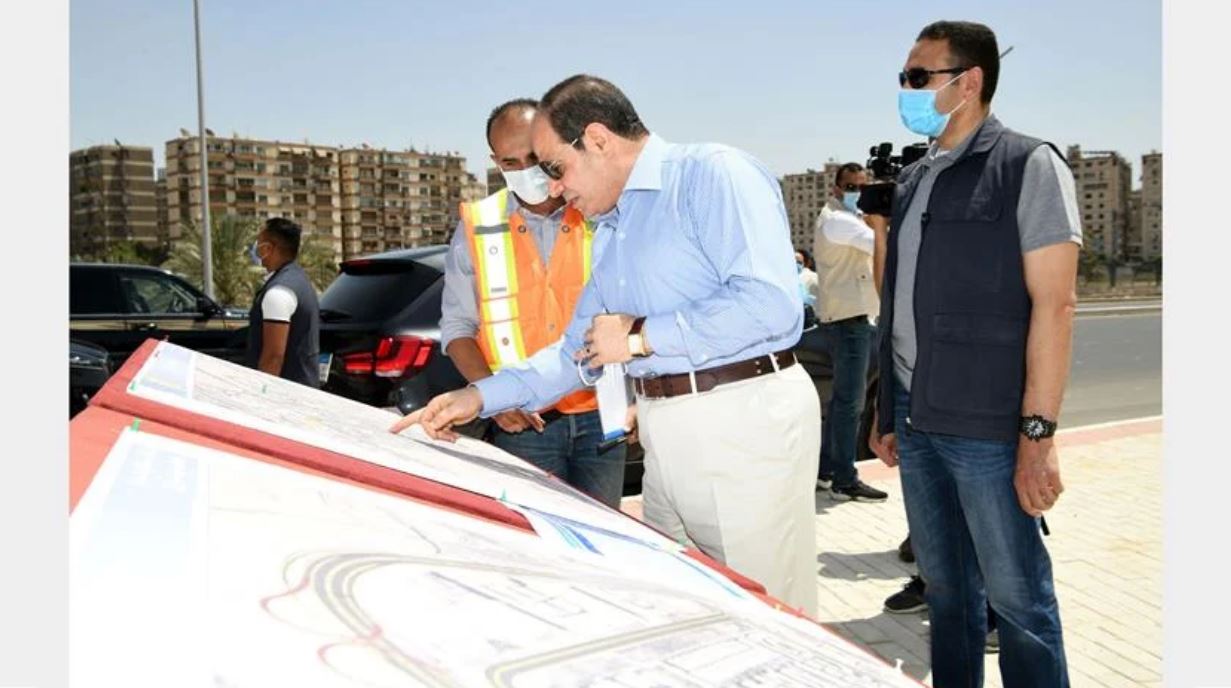 الرئيس السيسي يتفقد أعمال تطوير مشروعات المحاور والطرق الجديدة بمنطقة شرق القاهرة