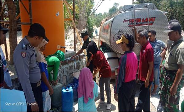 Peringatan HUT TNI Ke 74, Koramil Sukodono Salurkan Bantuan Air Bersih