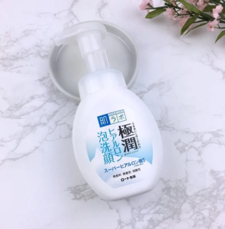 sua rua mat Hada Labo Gokujyun Hyaluronic Acid Bubble Face Wash