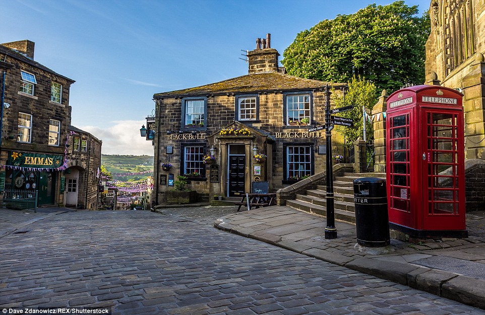 32EC5CD100000578-3528038-image-a-74_1460