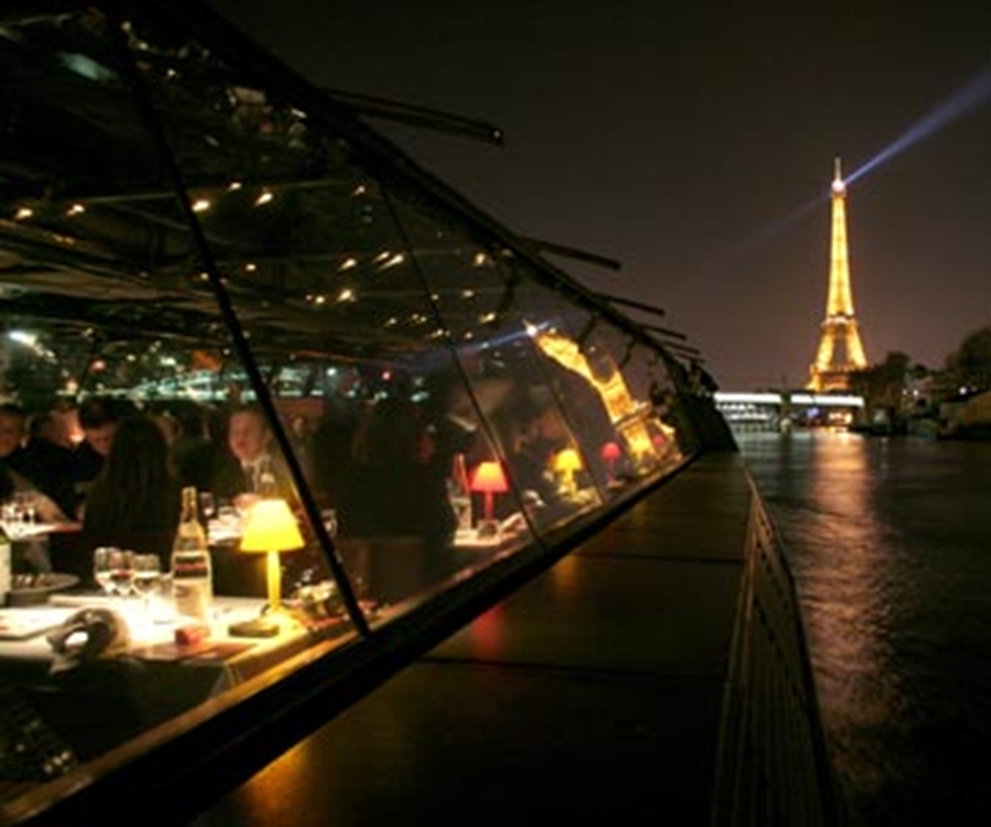 Париж: круиз с ужином на лодках Bateaux Parisiens Париж: круиз с ужином на лодках Bateaux Parisiens